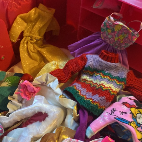 Vintage Barbie Clothing and Two Vintage Cases - Picture 4 of 12